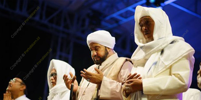 Lirik Sholawat Ya Nabi Salam Alaika Mahalul Qiyam (Arab, Latin & Artinya)